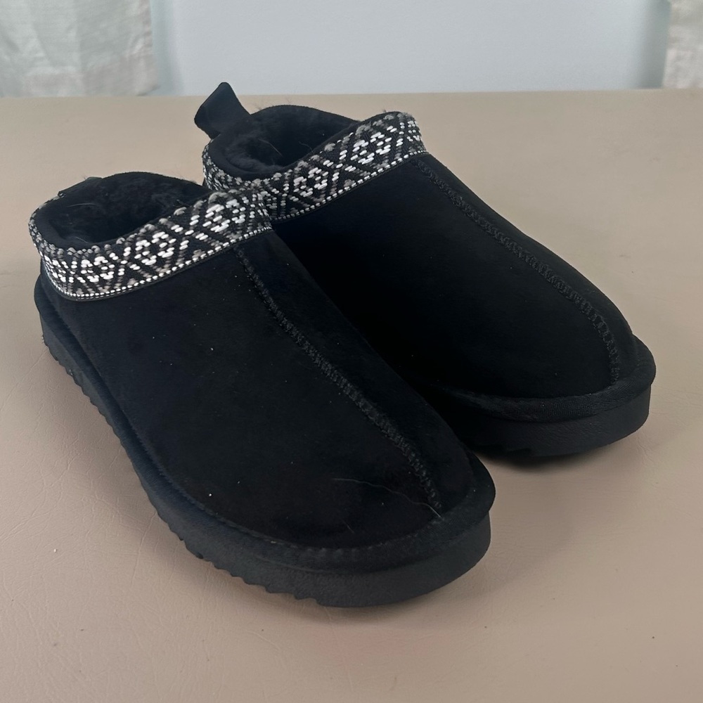 Soda Simmon M Cozy Clogs Black Faux Fur Suede Slip On Mules Womens 6.5
